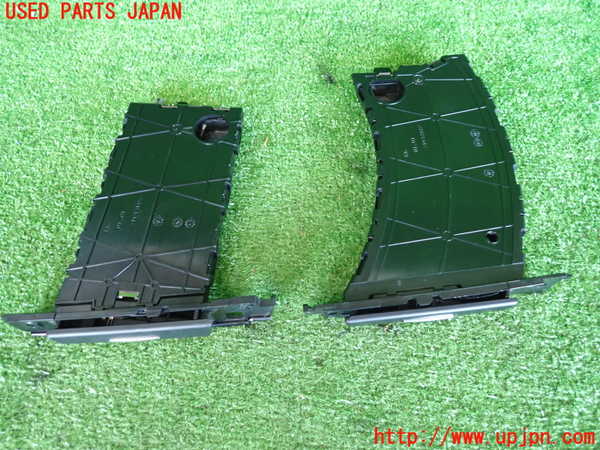 2UPJ-30527810]BMW 320i(PG20)(E90)ドリンクホルダー 中古_m0002.jpg