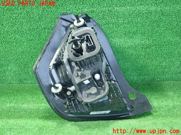 1UPJ-30531530]ルノー・トゥインゴ(AHH4B)右テールランプ 中古_m0002.jpg