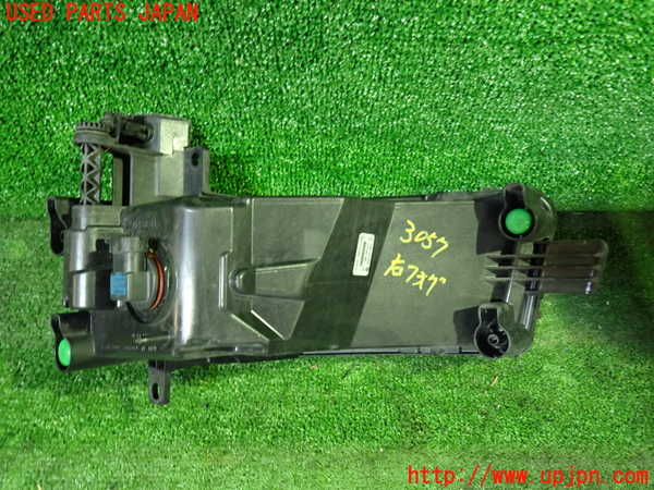 5UPJ-30571180]VW ゴルフ トゥーラン(1TCZD)右フォグ 中古_m0002.jpg