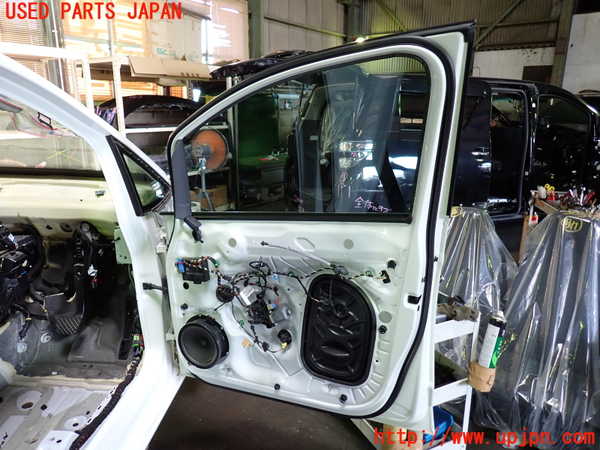 1UPJ-30571230]VW ゴルフ トゥーラン(1TCZD)右前ドア 中古 PILKINGTON M3240 43R-011582_m0005.jpg