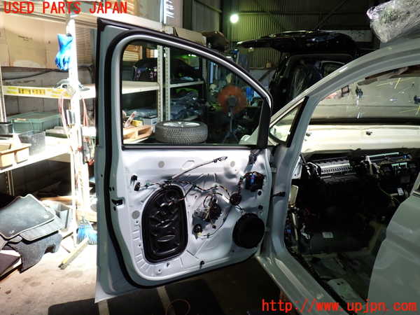 1UPJ-30571260]VW ゴルフ トゥーラン(1TCZD)左前ドア 中古 PILKINGTON M3240 43R-011582_m0005.jpg