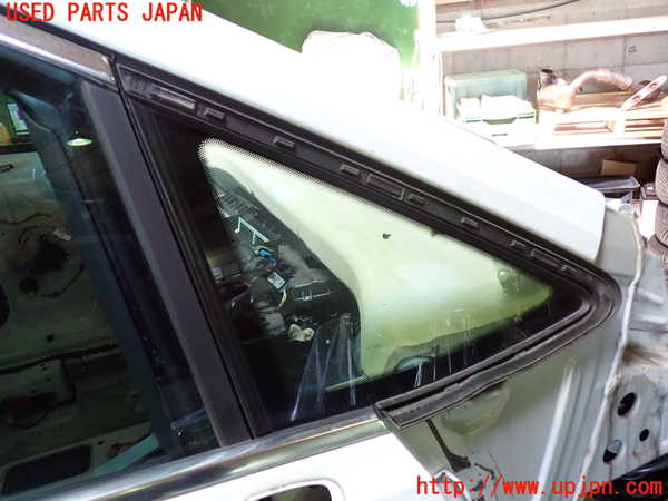 5UPJ-30571200]VW ゴルフ トゥーラン(1TCZD)右フロント三角窓ガラス 中古 PILKINGTON M3240 43R-011582_m0001.jpg