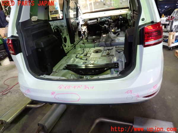 5UPJ-30571610]VW ゴルフ トゥーラン(1TCZD)リアバンパー 中古_m0001.jpg