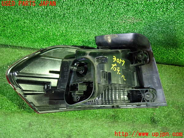 1UPJ-30571530]VW ゴルフ トゥーラン(1TCZD)右テールランプ 中古_m0002.jpg