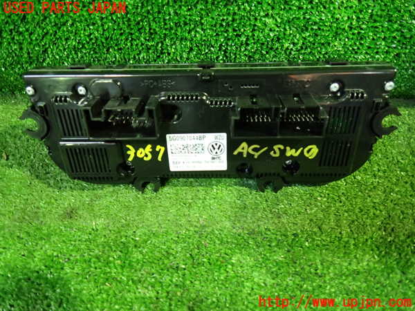 1UPJ-30576066]VW ゴルフ トゥーラン(1TCZD)エアコンスイッチ1 中古_m0002.jpg