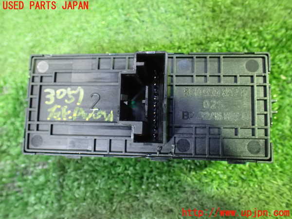 1UPJ-30576240]VW ゴルフ トゥーラン(1TCZD)右前パワーウィンドウスイッチ 中古_m0002.jpg