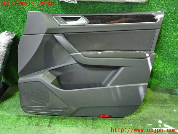 1UPJ-30571234]VW ゴルフ トゥーラン(1TCZD)右前ドア内張り 中古_m0001.jpg