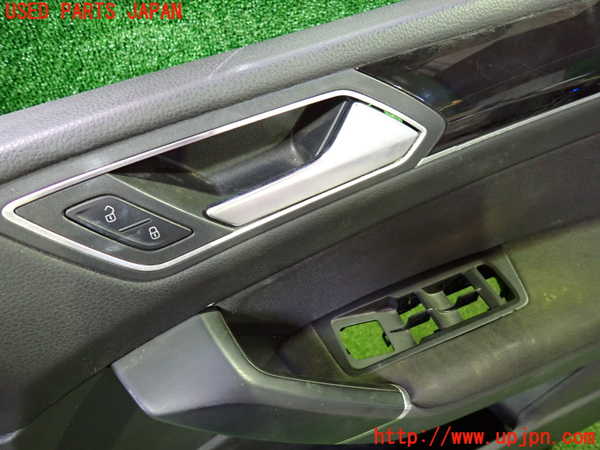 1UPJ-30571234]VW ゴルフ トゥーラン(1TCZD)右前ドア内張り 中古_m0002.jpg