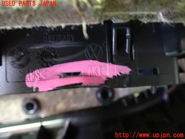 1UPJ-30571234]VW ゴルフ トゥーラン(1TCZD)右前ドア内張り 中古_m0005.jpg