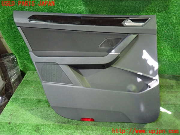 1UPJ-30571324]VW ゴルフ トゥーラン(1TCZD)左後ドア内張り 中古_m0001.jpg