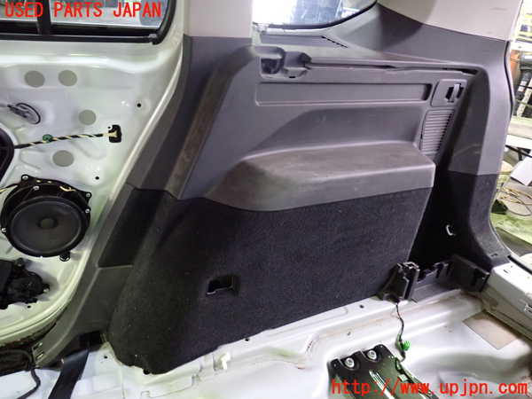 1UPJ-30577675]VW ゴルフ トゥーラン(1TCZD)右リアピラートリム 中古_m0003.jpg