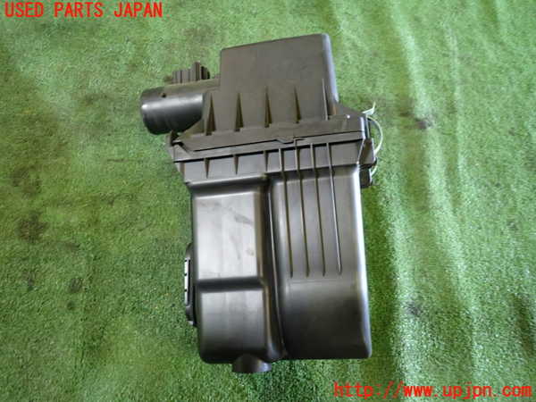 5UPJ-30582560]プリウスPHV(ZVW52)エアクリーナーボックス 中古_m0001.jpg