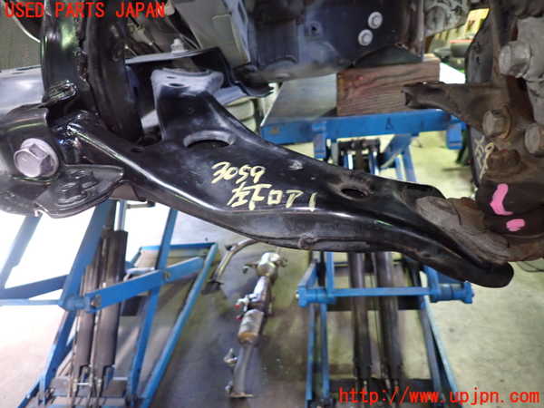 1UPJ-30595186]プリウスPHV(ZVW52)左フロントロアアーム1 中古_m0001.jpg