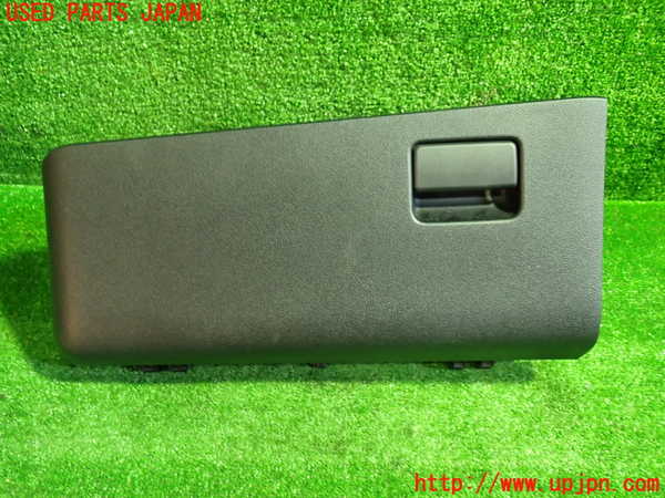 1UPJ-30597516]プリウスPHV(ZVW52)グローブボックス1 中古_m0001.jpg