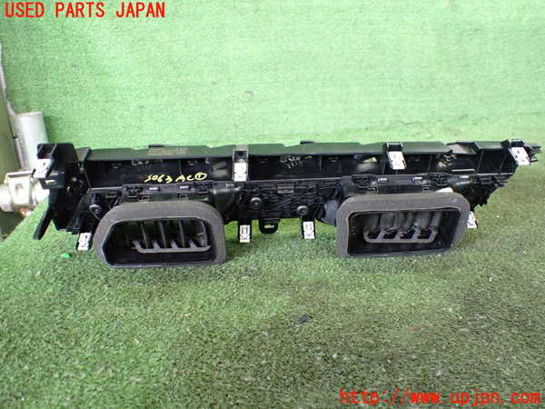 2UPJ-30637526]アウディ・Q4 スポーツバック e-tron(FZEBJ)エアコン吹き出し口1 (左) 中古_m0002.jpg