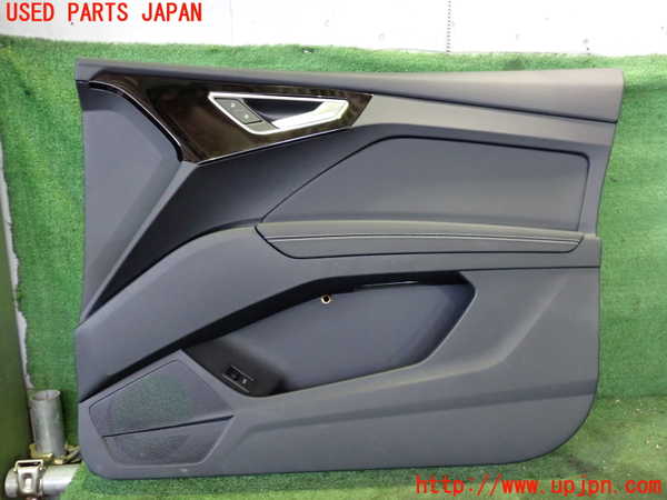 2UPJ-30631234]アウディ・Q4 スポーツバック e-tron(FZEBJ)右前ドア内張り 中古_m0001.jpg