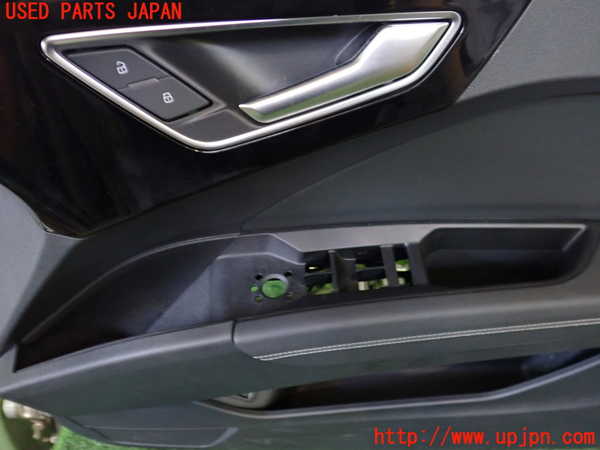 2UPJ-30631234]アウディ・Q4 スポーツバック e-tron(FZEBJ)右前ドア内張り 中古_m0002.jpg