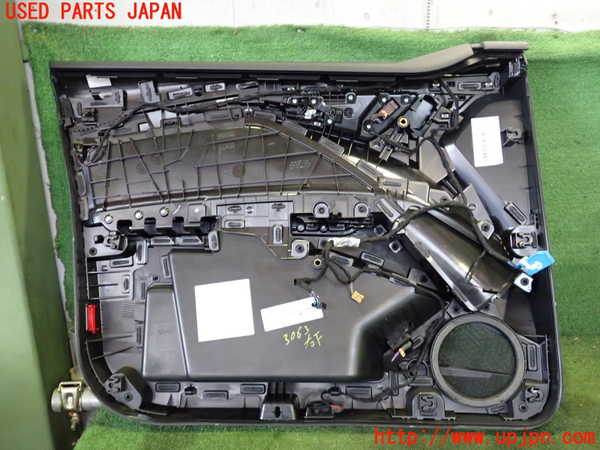 2UPJ-30631234]アウディ・Q4 スポーツバック e-tron(FZEBJ)右前ドア内張り 中古_m0003.jpg