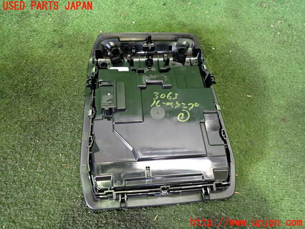 2UPJ-30636411]アウディ・Q4 スポーツバック e-tron(FZEBJ)ルームランプ1 (1列目真中) 中古_m0002.jpg