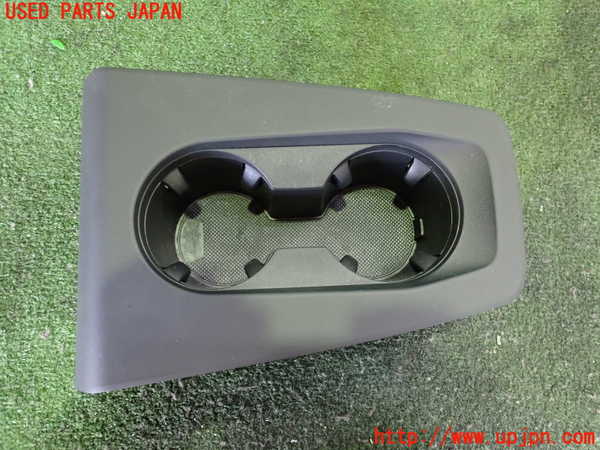 2UPJ-30637810]アウディ・Q4 スポーツバック e-tron(FZEBJ)ドリンクホルダー 中古_m0001.jpg