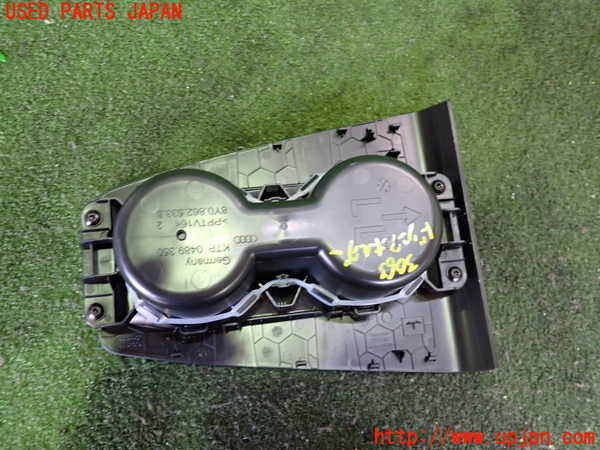 2UPJ-30637810]アウディ・Q4 スポーツバック e-tron(FZEBJ)ドリンクホルダー 中古_m0002.jpg