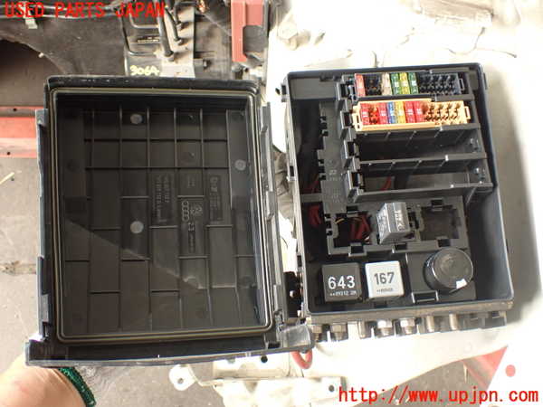 2UPJ-30646741]アウディ・TT クーペ(8JCCZF)ヒューズボックス1 中古_m0003.jpg
