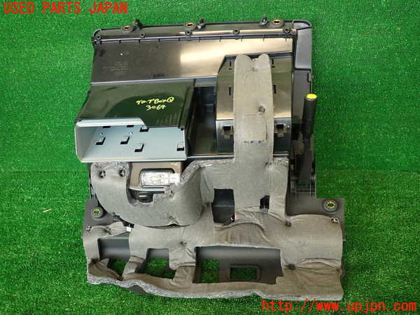 2UPJ-30647516]アウディ・TT クーペ(8JCCZF)グローブボックス1 中古_m0004.jpg