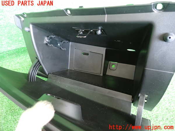 2UPJ-30657516]フィアット・500(31209)グローブボックス1 中古_m0003.jpg