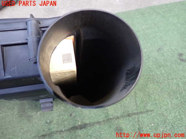 2UPJ-30672560]ベンツCLK320(209365)エアクリーナーボックス 中古 C209_m0002.jpg
