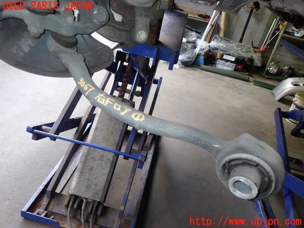 2UPJ-30675176]ベンツCLK320(209365)右フロントロアアーム1 中古 C209_m0001.jpg