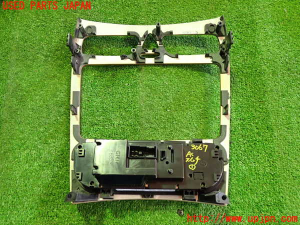 2UPJ-30676066]ベンツCLK320(209365)エアコンスイッチ1 中古 C209_m0002.jpg