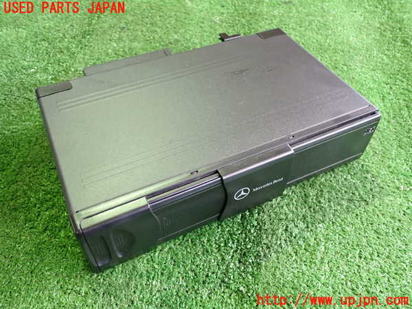 2UPJ-30676505]ベンツCLK320(209365)CDチェンジャー 中古 C209_m0001.jpg