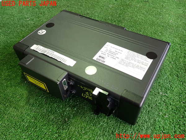 2UPJ-30676505]ベンツCLK320(209365)CDチェンジャー 中古 C209_m0002.jpg