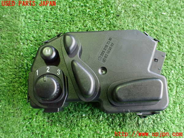 2UPJ-30676306]ベンツCLK320(209365)スイッチ1 (209 820 25 10) 中古 C209_m0001.jpg