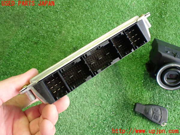 2UPJ-30676110]ベンツCLK320(209365)エンジンコンピューター 中古 C209_m0003.jpg