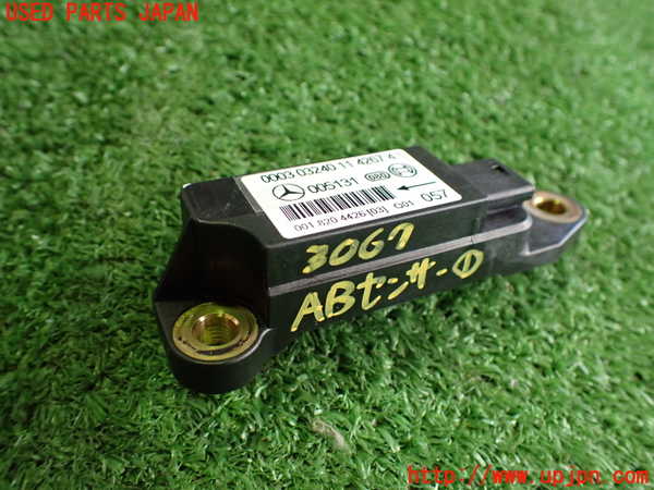 2UPJ-30676356]ベンツCLK320(209365)エアバッグセンサー1 中古 C209_m0001.jpg
