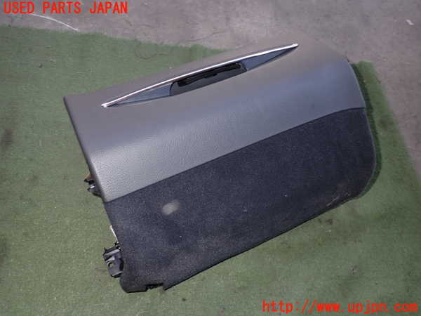 2UPJ-30677516]ベンツCLK320(209365)グローブボックス1 中古 C209_m0001.jpg