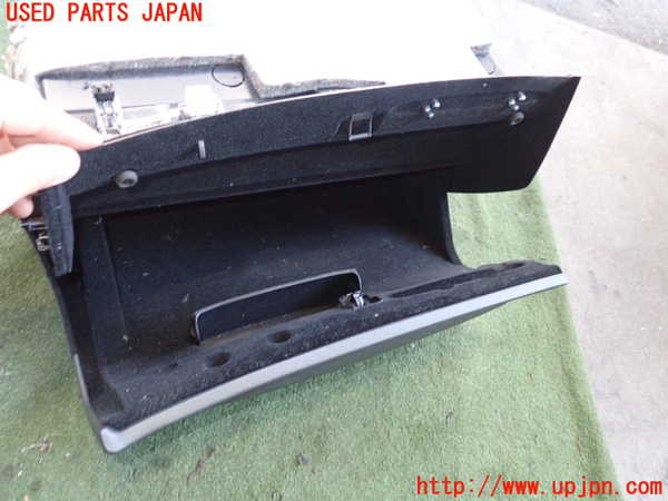 2UPJ-30677516]ベンツCLK320(209365)グローブボックス1 中古 C209_m0003.jpg