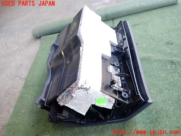 2UPJ-30677516]ベンツCLK320(209365)グローブボックス1 中古 C209_m0005.jpg