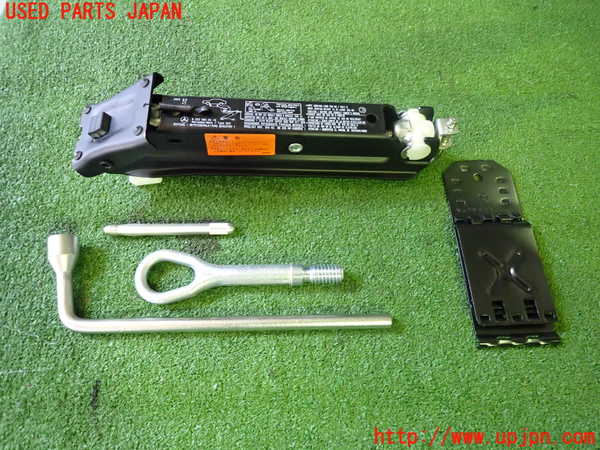2UPJ-30677805]ベンツCLK320(209365)車載工具 中古 C209_m0001.jpg