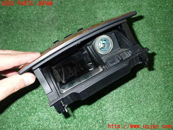 2UPJ-30677821]ベンツCLK320(209365)灰皿1 中古 C209_m0003.jpg