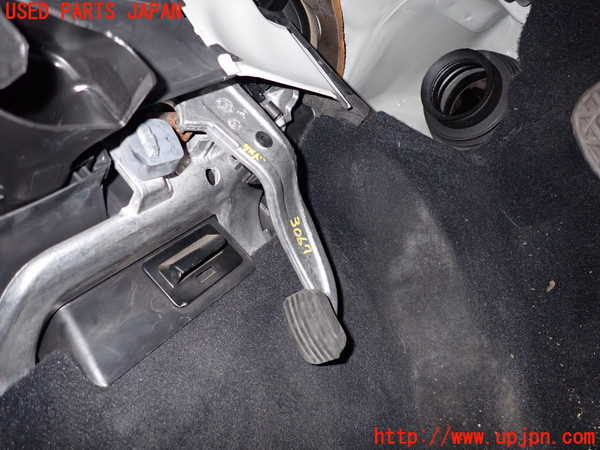 2UPJ-30677550]ベンツCLK320(209365)サイドブレーキレバー 中古 C209_m0001.jpg