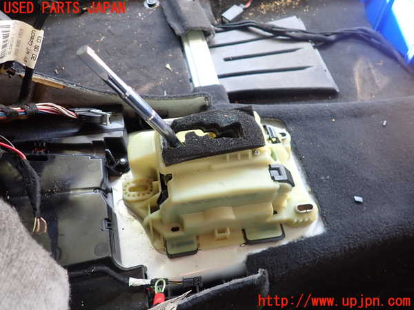 2UPJ-30677555]ベンツCLK320(209365)ATシフトレバー 中古 C209_m0002.jpg