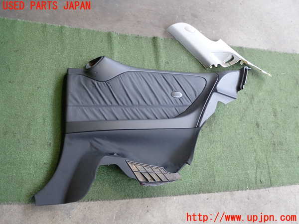2UPJ-30677675]ベンツCLK320(209365)右リアピラートリム 中古 C209_m0001.jpg