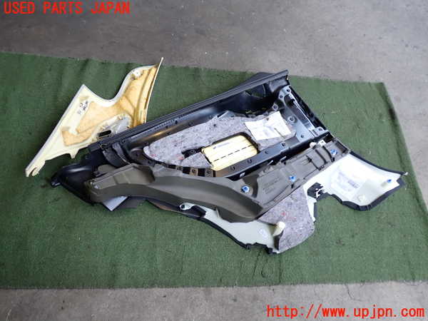 2UPJ-30677675]ベンツCLK320(209365)右リアピラートリム 中古 C209_m0005.jpg
