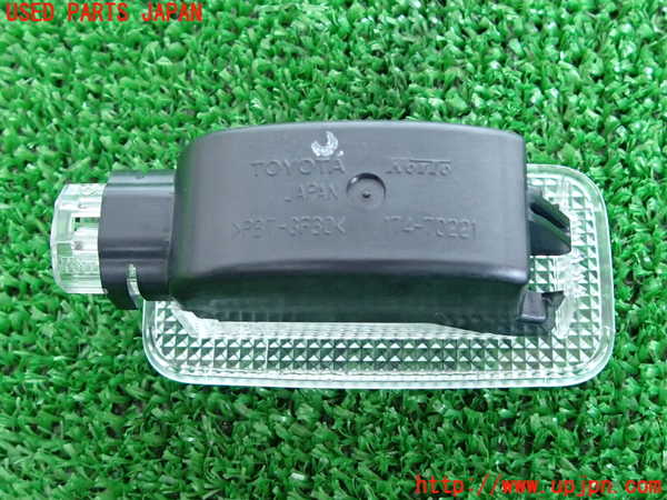 2UPJ-30686413]レクサス・IS300(ASE30)ルームランプ3 (真中 ラゲッジ) 中古_m0002.jpg