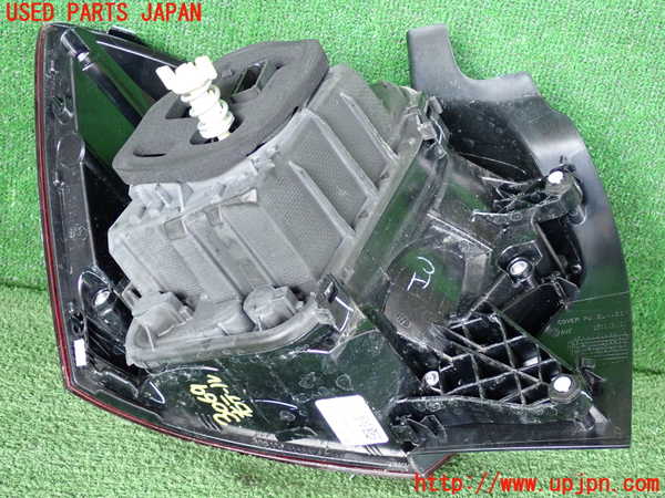 2UPJ-30691530]VW ポロ(AWDKL)右テールランプ 中古_m0002.jpg