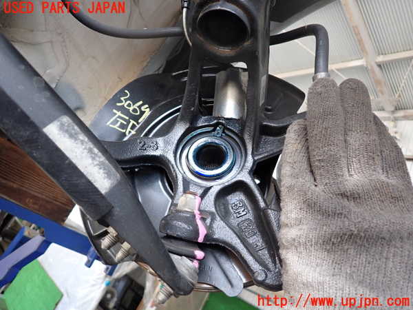 2UPJ-30694295]VW ポロ(AWDKL)左フロントナックルハブ 中古_m0002.jpg