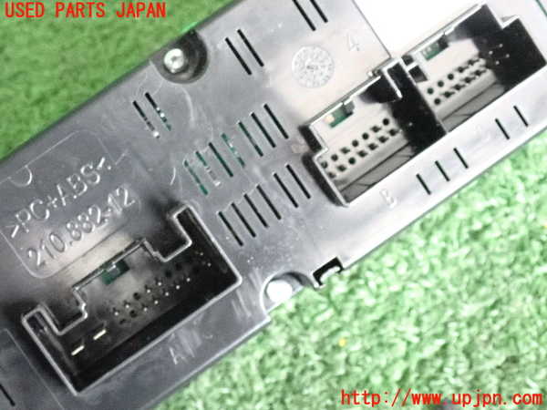 2UPJ-30696066]VW ポロ(AWDKL)エアコンスイッチ1 中古_m0004.jpg