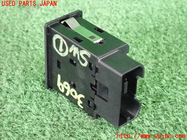 2UPJ-30696306]VW ポロ(AWDKL)スイッチ1 (助手席エアバッグON OFF 切り替え) 中古_m0002.jpg